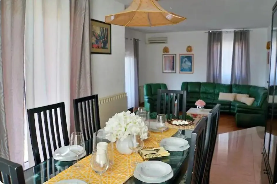 Apartmani Karin Banjole 0*,  Croatia