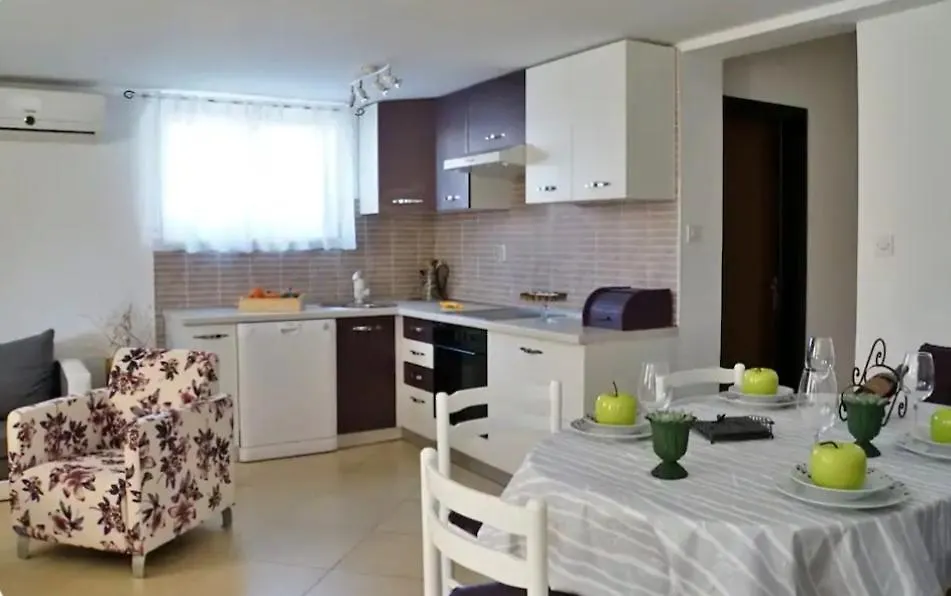 Apartmani Karin Banjole Croatia
