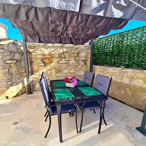 Antonio Apartment