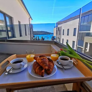 Black Pearl - Luxury Seaside App With Pool & Bbq, Istra Apartment